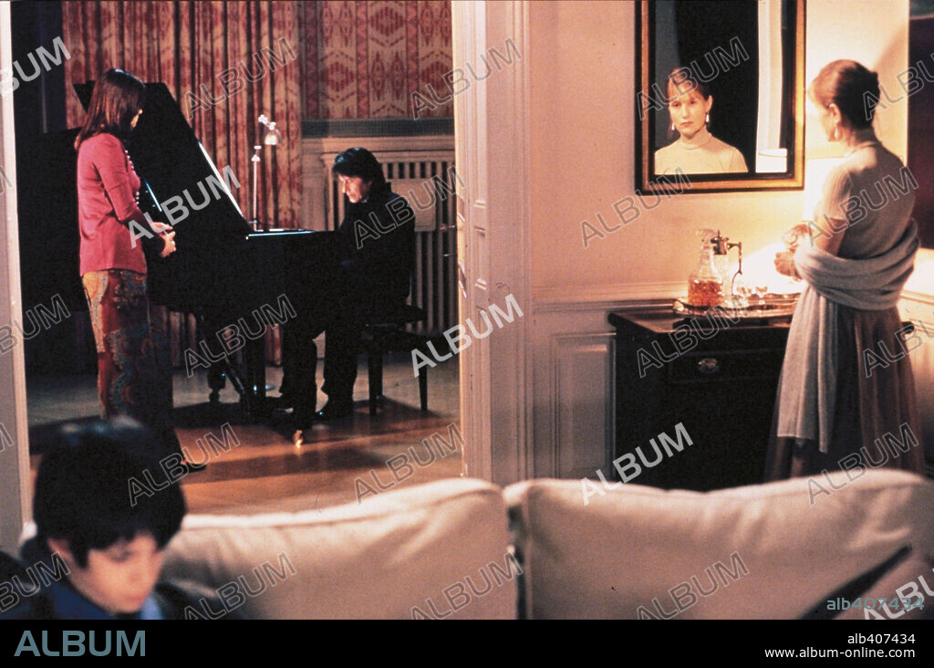 ISABELLE HUPPERT and JACQUES DUTRONC in NIGHTCAP, 2000 (MERCI POUR LE CHOCOLAT), directed by CLAUDE CHABROL. Copyright CAB PROD./FRANCE 2 CINEMA.