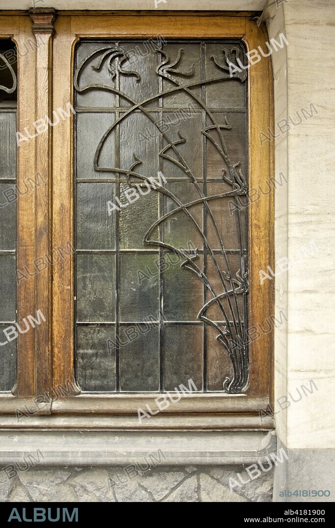Hotel Tassel, Rue Paul Emile Janson, Brussels, c2014-c2017. Victor Horta: 1893.The Hotel Tassel, 6, Rue Paul-Emile Jansonstraat, Brussels, Belgium, 2015. The Hotel Tassel is a town house built in 1893-94 by Victor Horta for the Belgian scientist and professor Emile Tassel. It is generally considered as the first true Art Nouveau building, because of its highly innovative plan and its groundbreaking use of materials and decoration. It was designated as a UNESCO World Heritage Site in 2000.