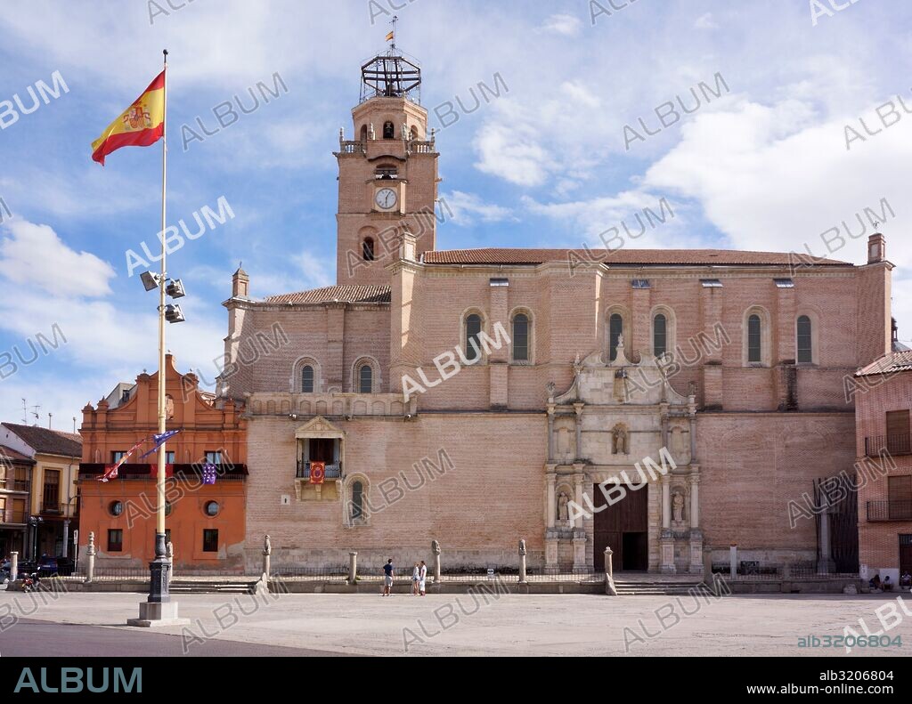 COLEGIATA DE SAN ANTOLIN. VISTAS EXTERIORES  . MEDINA DEL CAMPO, VALLADOLID, CASTILLA Y LEON, ESPAÑA.