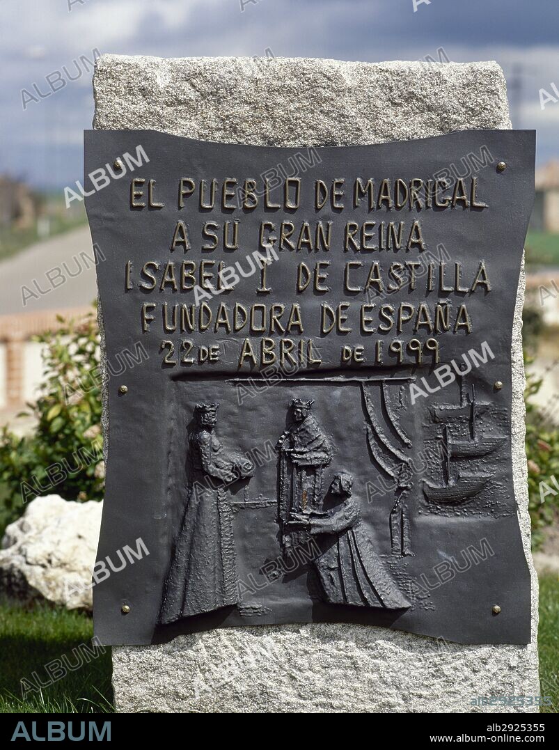 ISABEL I LA CATOLICA (Madrigal de las Altas Torres, 1451-Medina del Campo, 1504). Reina de Castilla (1474-1504), hija de Juan II de Castilla e Isabel de Portugal. Casó en 1469 con Fernando, príncipe heredero de la corona catalano-aragonesa. Detalle del MONUMENTO A ISABEL LA CATOLICA frente a la Puerta de Cantalapiedra. MADRIGAL DE LAS ALTAS TORRES. Provincia de Avila. Castilla-León. España.