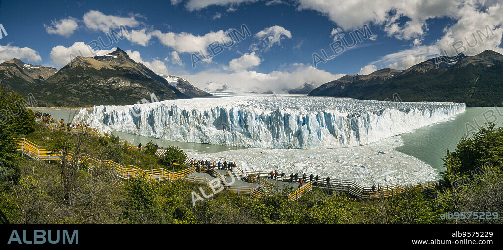 glaciar Perito Moreno , Parque Nacional Los Glaciares, departamento Lago Argentino, provincia de Santa Cruz, republica Argentina,Patagonia, cono sur, South America.