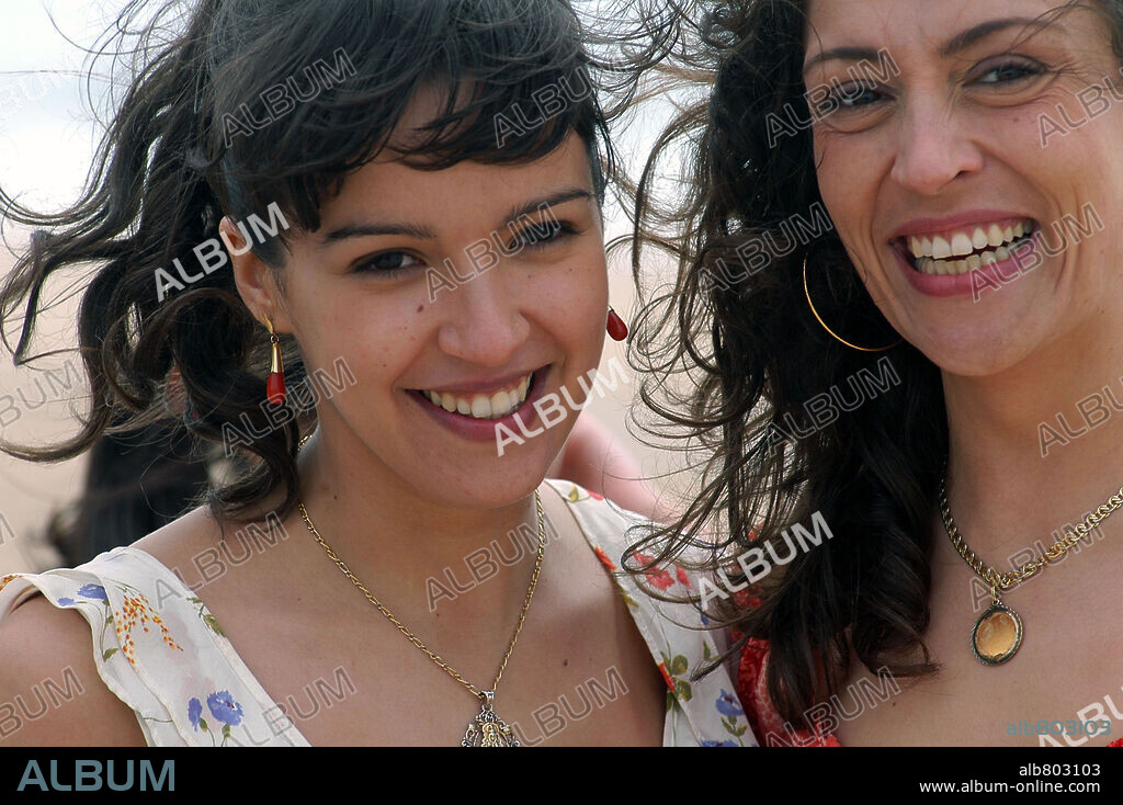 ROSA ESTEVEZ y VERONICA SANCHEZ en CAMARON, 2005, dirigida por JAIME CHAVARRI. Copyright FILMANOVA.