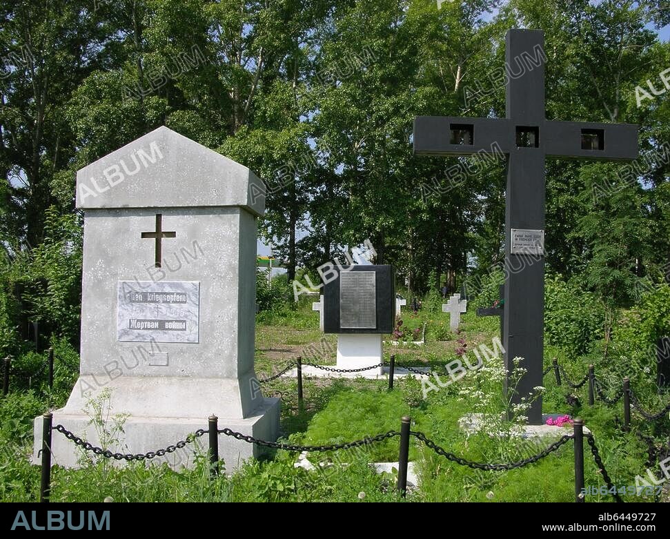Jurga (Oblast Kemerowo, Sibirien, Russland), Deutscher Friedhof (angelegt für die hierher deportierten Wolga-und Russlanddeutschen und für deutsche Kriegsgefangene des Zweiten Weltkriegs).-Gräber.-Foto, 2005.