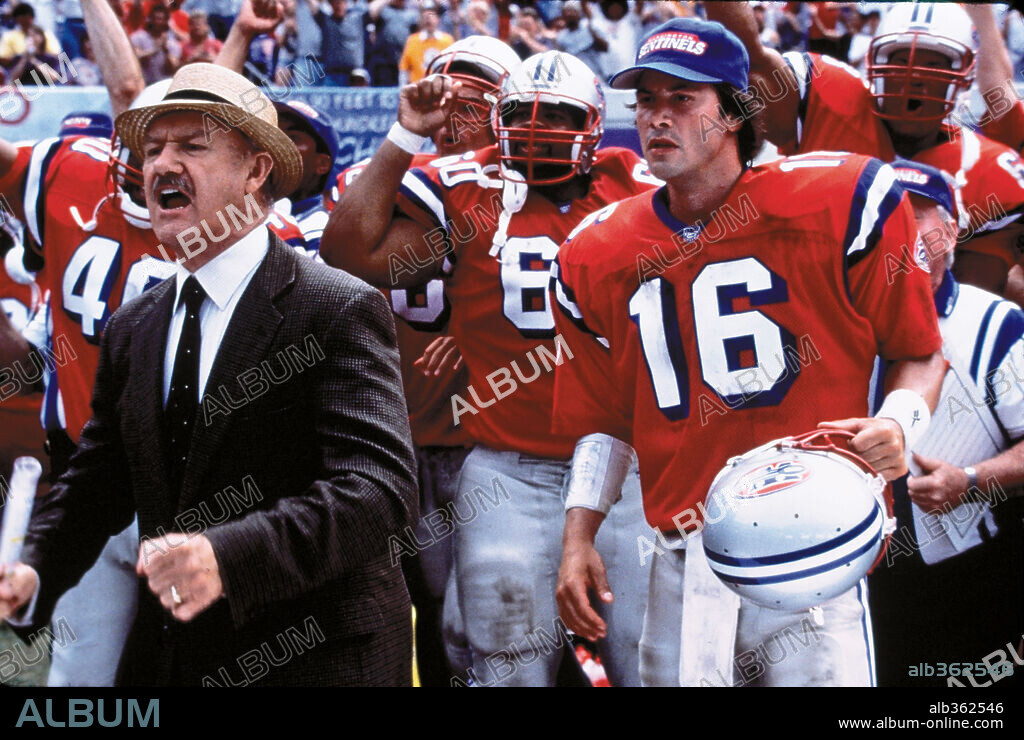 GENE HACKMAN y KEANU REEVES en EQUIPO A LA FUERZA, 2000 (THE REPLACEMENTS), dirigida por HOWARD DEUTCH. Copyright WARNER BROS. PICTURES.