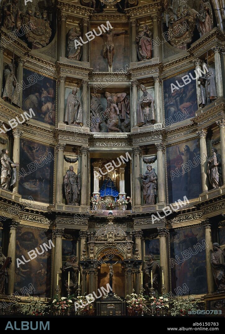 JUAN GOMEZ DE MORA (1586-1646). ALTAR MAYOR DE LA IGLESIA DEL MONASTERIO DE GUADALUPE - 1614 - PINTURAS DE CARDUCHO Y CAXES Y ESCULTURAS DE GIRALDO DE MERLO.