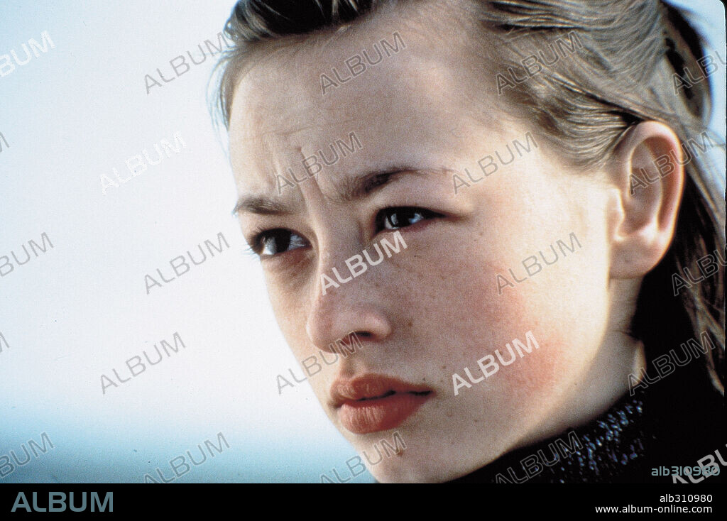 LARA BELMONT en LA ZONA OSCURA, 1999 (WAR ZONE), dirigida por TIM ROTH.