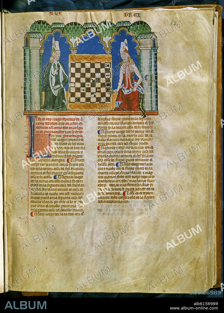ALFONSO X DE CASTILLA EL SABIO. LIBRO DE JUEGOS O LIBRO DEL AJEDREZ DADOS Y TABLAS - 1283 - FOLIO 32R - DAMAS GOTICAS ELEGANTES ANTE EL TABLERO DE AJEDREZ - MANUSCRITO GOTICO.