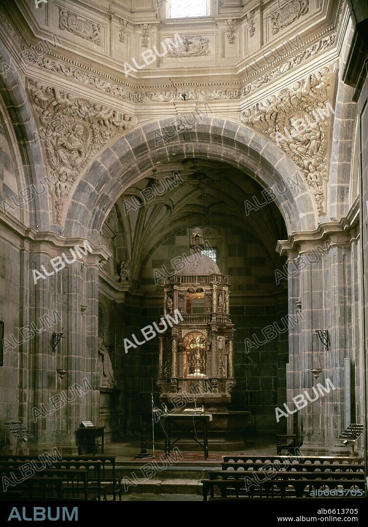 MAESTRO PLAZA. CAPILLA DEL LIGNUM CRUCIS CON LA RELIQUIA DEL MAYOR TROZO CONOCIDO DE LA CRUZ DE CRISTO- S XVIII.