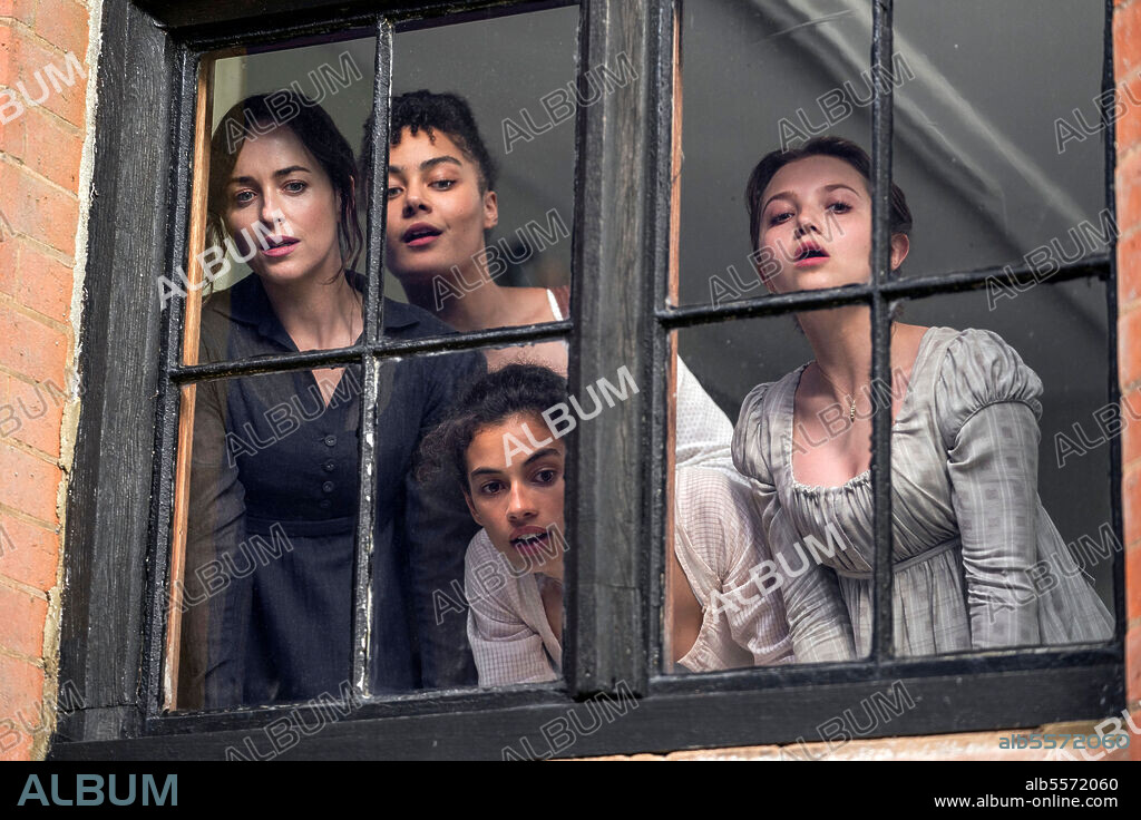 DAKOTA JOHNSON, IZUKA HOYLE, MIA MCKENNA-BRUCE and NIA TOWLE in PERSUASION, 2022, directed by CARRIE CRACKNELL. Copyright MEDIA RIGHTS CAPITAL.