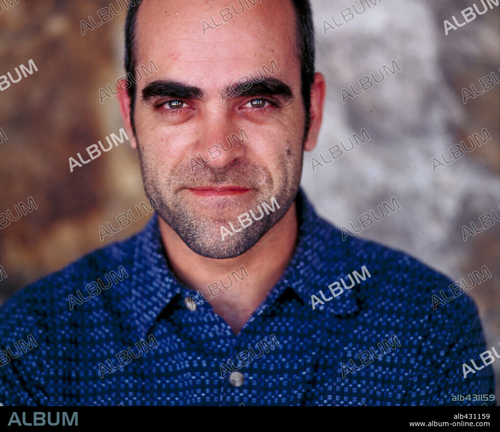 LUIS TOSAR in EL REGALO DE SILVIA, 2003, directed by DIONISIO PEREZ GALINDO. Copyright LORELEI PROD/IMVAL MADRID/EL MEDANO/TVG/BAUSAN FILMS.