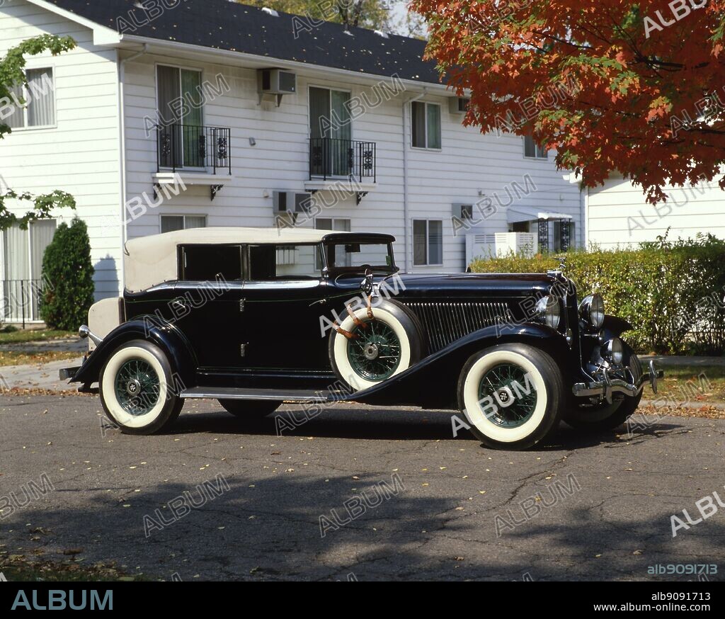 Transport Road 1932. Auburn 12-161A Phaeton Sedan. ©TopFoto.