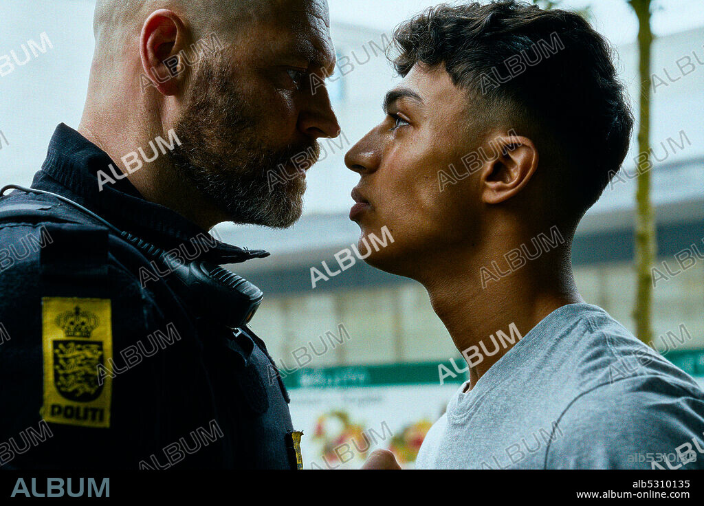 JACOB LOHMANN et TAREK ZAYAT dans SHORTA, 2020, réalisé par ANDERS OLHOLM et FREDERIK LOUIS HVIID. Copyright Toolbox Film.