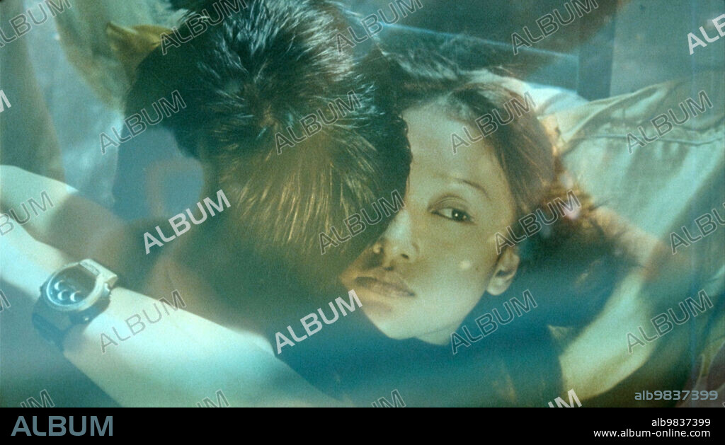 XUN ZHOU in SUZHOU RIVER, 2000 (SUZHOU HE), directed by LOU YE. Copyright ESSENTIAL FILMPRODUKTION GMBH.