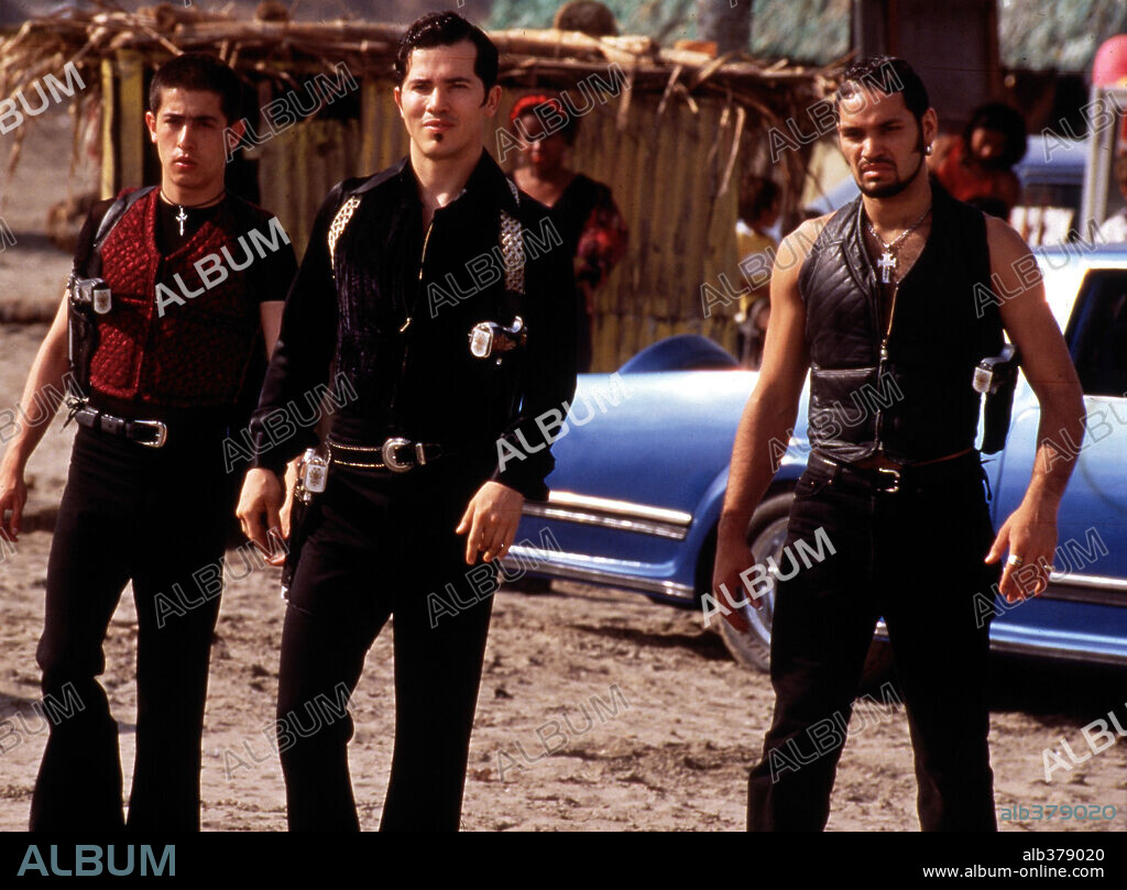JOHN LEGUIZAMO en ROMEO Y JULIETA, 1996 (ROMEO + JULIET), dirigida por BAZ LUHRMANN. Copyright 20TH CENTURY FOX.