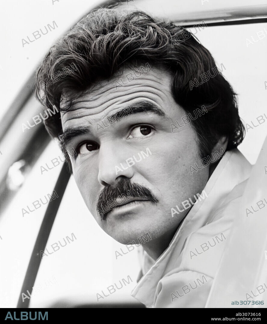 BURT REYNOLDS en LOS LOCOS DEL CANNONBALL, 1981 (THE CANNONBALL RUN), dirigida por HAL NEEDHAM. Copyright 20TH CENTURY FOX/GOLDEN HARVEST.