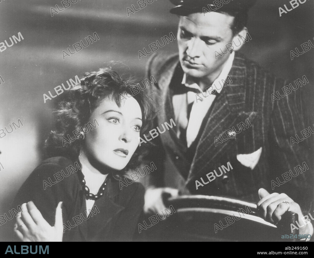 CLARA CALAMAI y MASSIMO GIROTTI en OBSESION, 1943 (OSSESSIONE), dirigida por LUCHINO VISCONTI. Copyright INDUSTRIA CINEMATOGRAFICA ITALIANA.