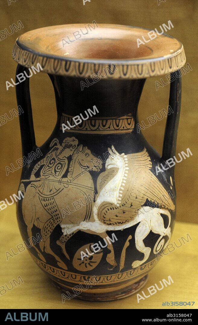 Arte Griego. Ceràmica. Figuras rojas. Vasija decorada con la representación de una Amazona luchando contra un grifo (animal fantástico mitad león mitad águila). Atica, hacia el 340 a. C. Estilo Kerch. Grupo G. Museo del Hermitage (The State Hermitage Museum). San Petersburgo. Rusia.