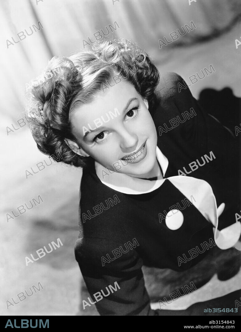 Hollywood, California:  c. 1940 An MGM studio portrait of actress Judy Garland.
