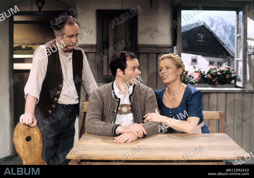 THE MUSICIAN SIMMERL / The Chiemgauer Volkstheater plays / EGON BISCAN (Simmerl), ANDREAS KERN (Lorenz), MONA FREIBERG (Rosina).