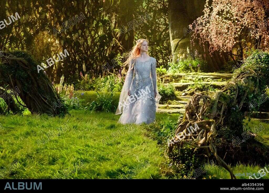 ELLE FANNING en MALEFICA: MAESTRA DEL MAL, 2019 (MALEFICENT: MISTRESS OF EVIL), dirigida por JOACHIM RONNING. Copyright WALT DISNEY PICTURES.