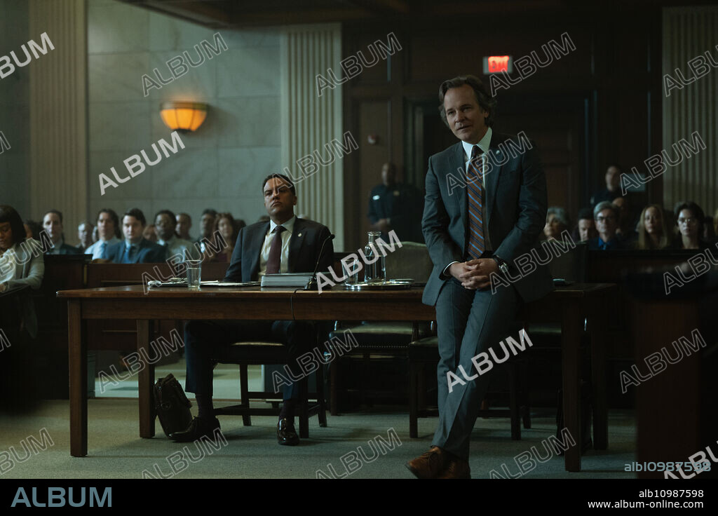 O-T Fagbenle and PETER SARSGAARD in PRESUMED INNOCENT, 2024, directed by DAVID E. KELLEY. Copyright Apple Studios/Bad Robot/David E. Kelley Productions. Episode 1x6.