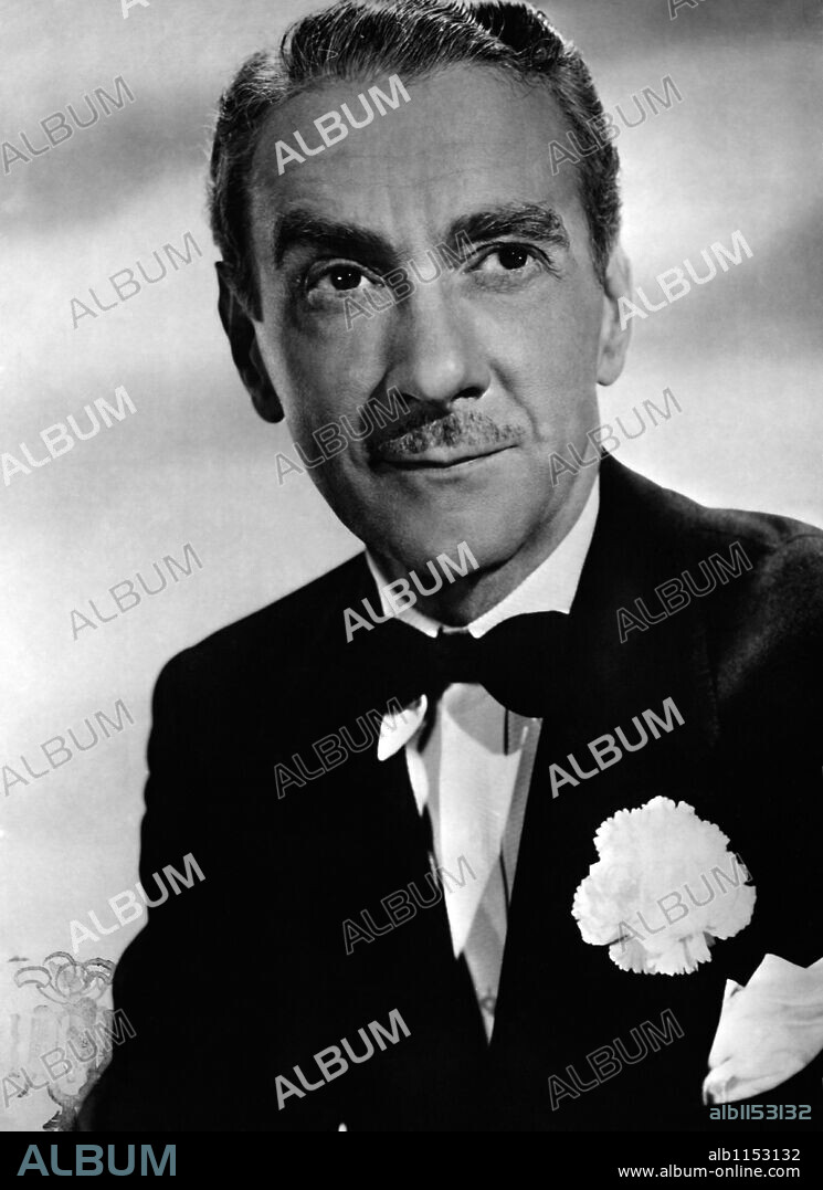 CLIFTON WEBB in LAURA, 1944, directed by OTTO PREMINGER. Copyright Twentieth Century-Fox.