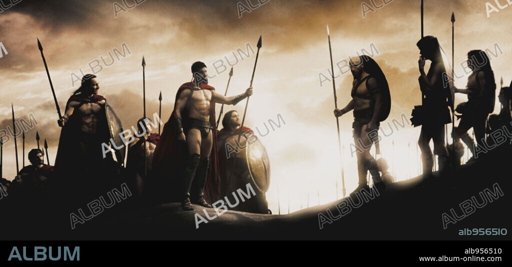 ANDREW PLEAVIN and GERARD BUTLER in 300, 2006, directed by ZACK SNYDER. Copyright WARNER BROS. PICTURES.