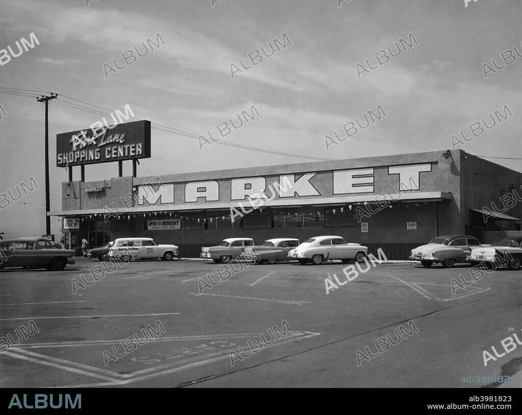 Cars parked outside a supermarket, USA, c1956.