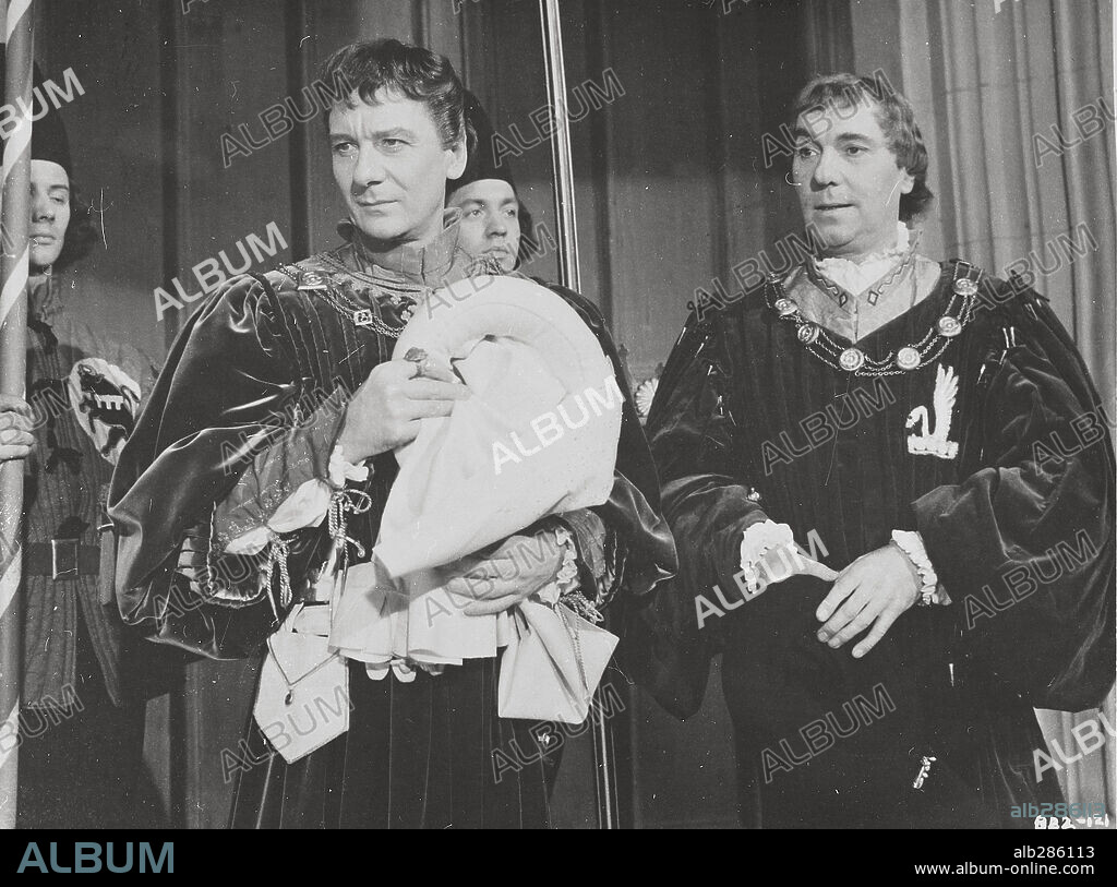 JOHN GIELGUD y RALPH RICHARDSON en RICARDO III, 1955 (RICHARD III), dirigida por LAURENCE OLIVIER. Copyright OLIVIER PRODS/LONDON FILMS/BIG BEN FILMS.