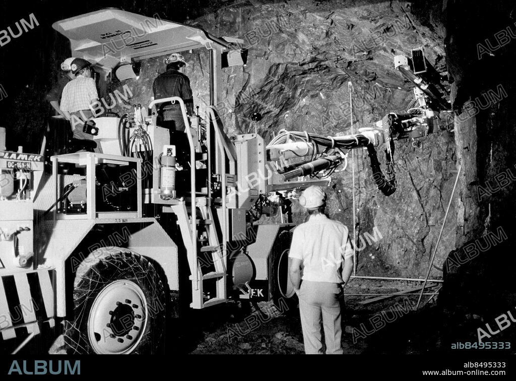 Nacka 1983-07-08. Atlas Copcos provgruva i Sickla, Nacka. Foto: Rolf Höjer / SvD / TT / kod 12014.