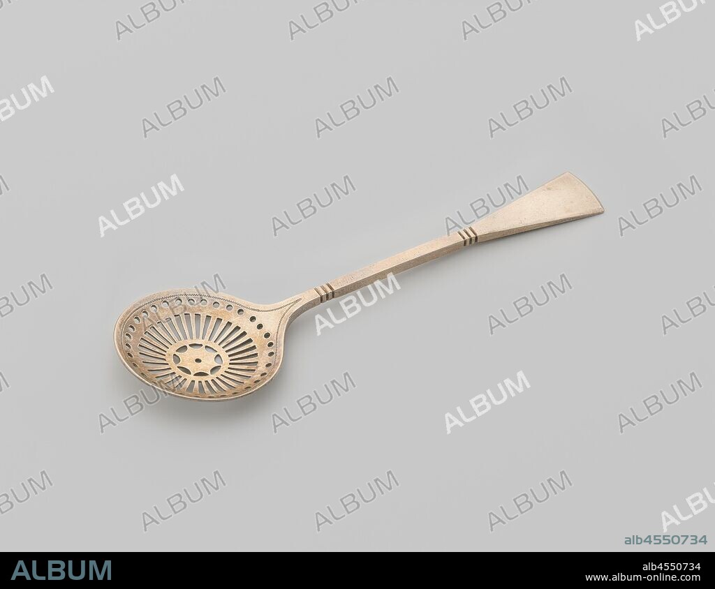 Sprinkler spoon, Sprinkler of silver. The round container is cut away with a symmetrical star-shaped pattern within a circle of rays surrounded by circles., Cornelis L.J. Begeer (attributed to), Utrecht, c. 1910 - c. 1920, silver (metal), l 14.9 cm × w 4.6 cm × d 1.5 cm × w 30.0 gr.