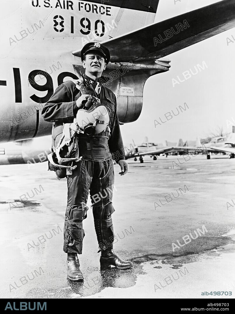 JOHN WAYNE en AMOR A REACCIÓN, 1957 (JET PILOT), dirigida por JOSEF VON STERNBERG. Copyright RKO.