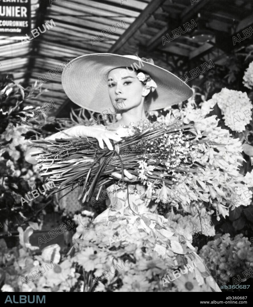 AUDREY HEPBURN en UNA CARA CON ÁNGEL, 1957 (FUNNY FACE), dirigida por STANLEY DONEN. Copyright PARAMOUNT PICTURES.