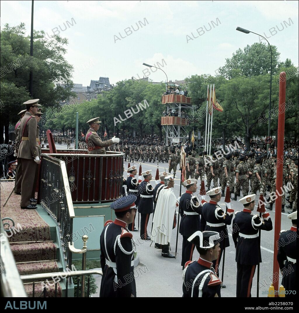 FRANCO BAHAMONDE , FRANCISCO. MILITAR Y POLITICO ESPAÑOL. EL FERROL 1892 - 1975. JEFE DE ESTADO ESPAÑOL 1939 -1975. DESFILE DE LA VICTORIA , AÑO 1968.