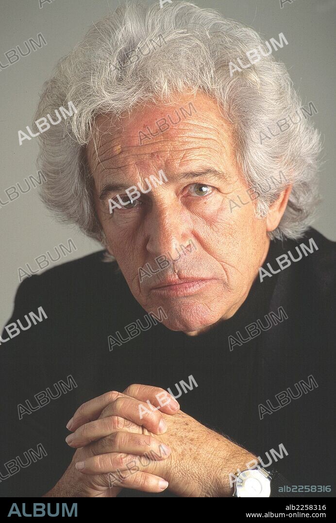 MASO , PEDRO. DIRECTOR DE CINE ESPAÑOL. MADRID 1927 -. FOTO AÑO 1983.