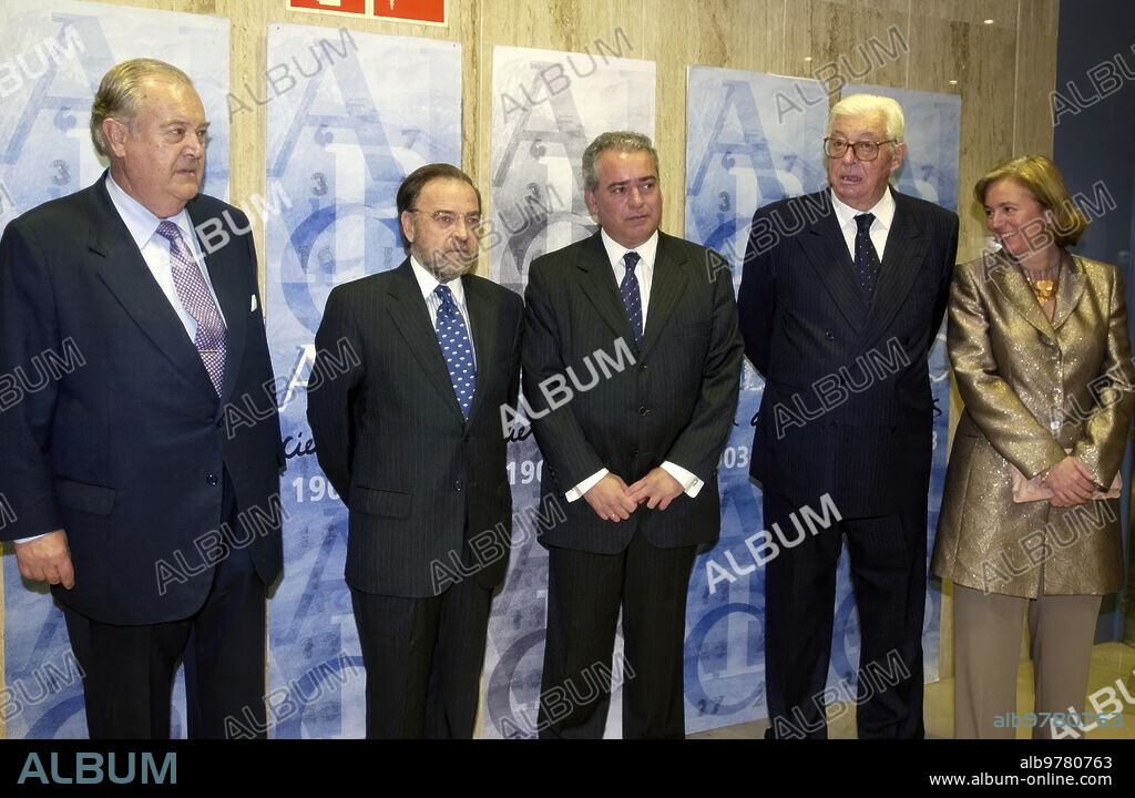 November 26, 2003. JM Serrano. 26. 11. 03. Seville. Presentation of the Joaquín Romero Murube award to Antonio Burgos.