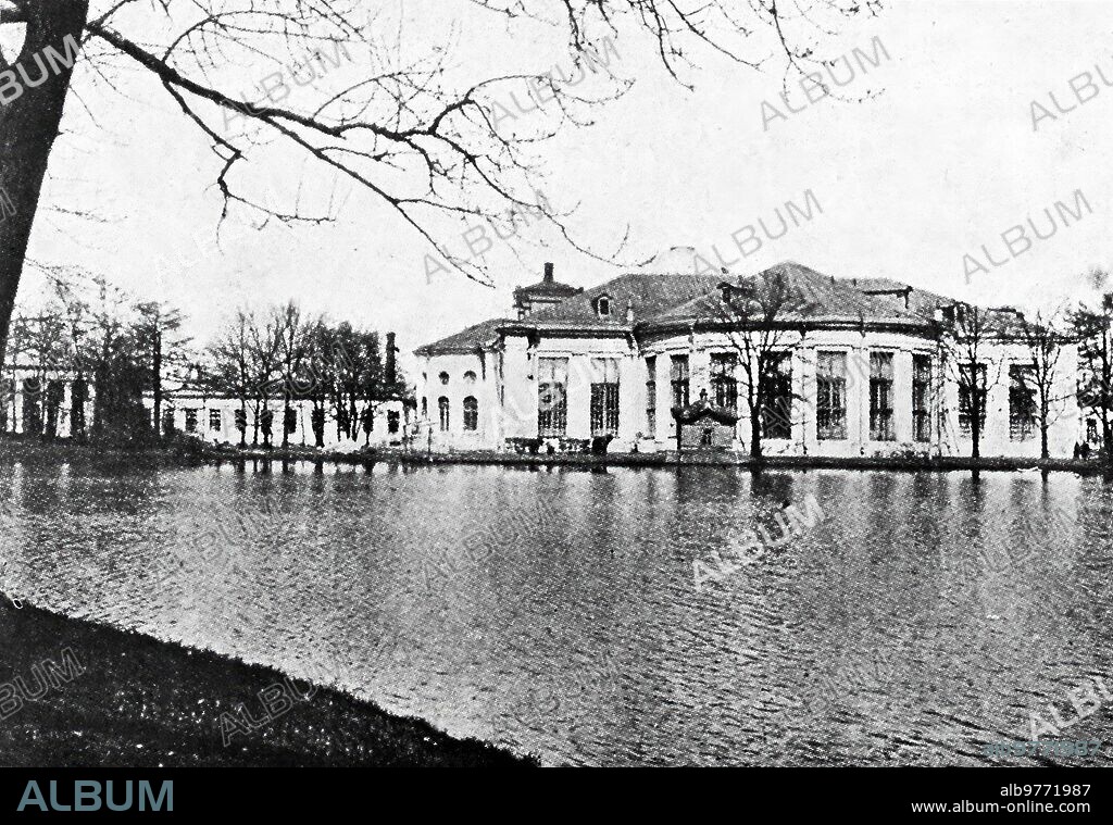 Mayo 1906. San Petersburgo, palacio de la Duma, donde se Reúne el nuevo Parlamento. El salón de Sesiones Corresponde A la Rotonda.