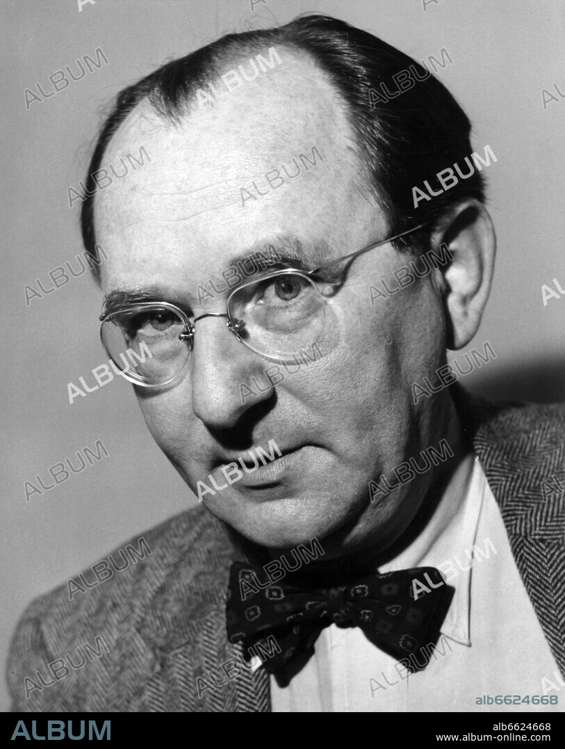 Journalist Hermann Budzislawski. Portrait by photographer Fred Stein (1909-1967) who emigrated 1933 from Nazi Germany to France and finally to the USA.