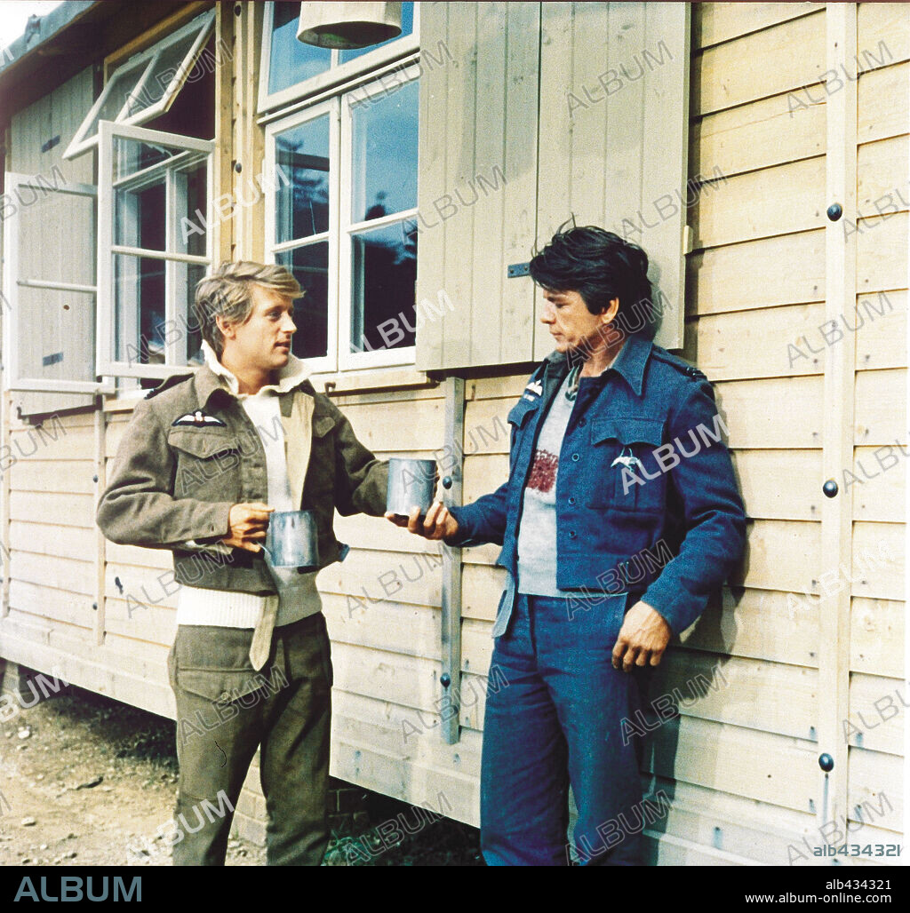 CHARLES BRONSON and DAVID McCALLUM in THE GREAT ESCAPE, 1963, directed by JOHN STURGES. Copyright MIRISCH/UNITED ARTISTS.