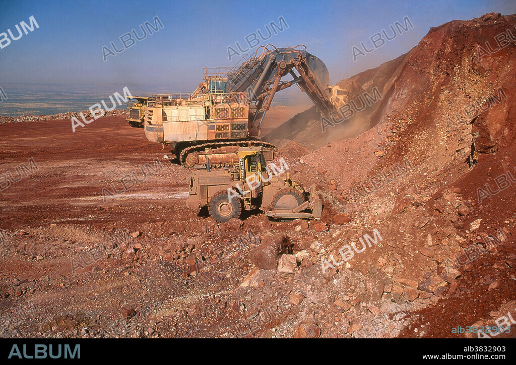 Loading ore in the main pit of the Argyle diamond mine in the East Kimberley Region of Western Australia. This is the world's largest producing diamond mine.