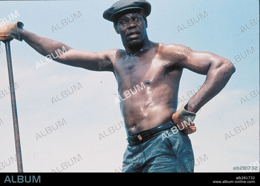 DANNY GLOVER in THE COLOR PURPLE, 1985, directed by STEVEN SPIELBERG. Copyright WARNER BROTHERS.