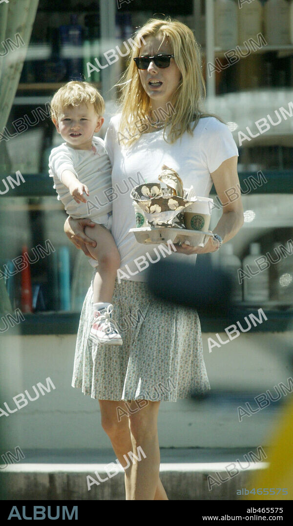 May 02, 2004; Malibu, CA, USA; TEA LEONI and her son KYDD grab some coffee to go for herself and for her hubby David Duchovny at Starbucks in Malibu. Mandatory Credit: Photo by 164 / Most Wanted / ZUMA Press. (©) Copyright 2004 by 164 / Most Wanted. 02/05/2004