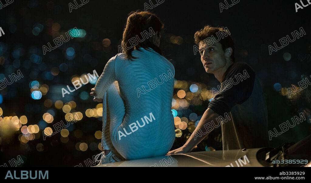 ALEX GONZALEZ and CLARA LAGO in ORBITA 9, 2017, directed by HATEM KHRAICHE RUIZ-ZORRILLA. Copyright CACTUS FLOWER/DYNAMO/MONO FILMS/TELEFONICA STUDIOS.
