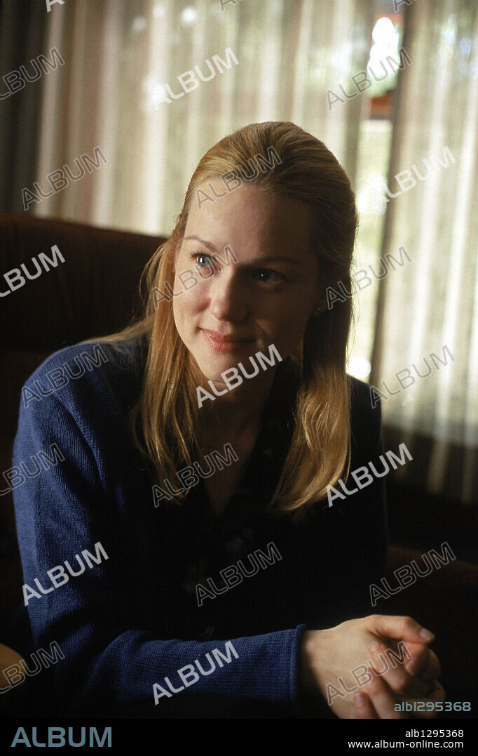 LAURA LINNEY dans THE LARAMIE PROJECT, 2002, réalisé par MOISES KAUFMAN. Copyright CANE/GABAY PRODUCTIONS/GOOD MACHINE/HOME BOX OFFICE.