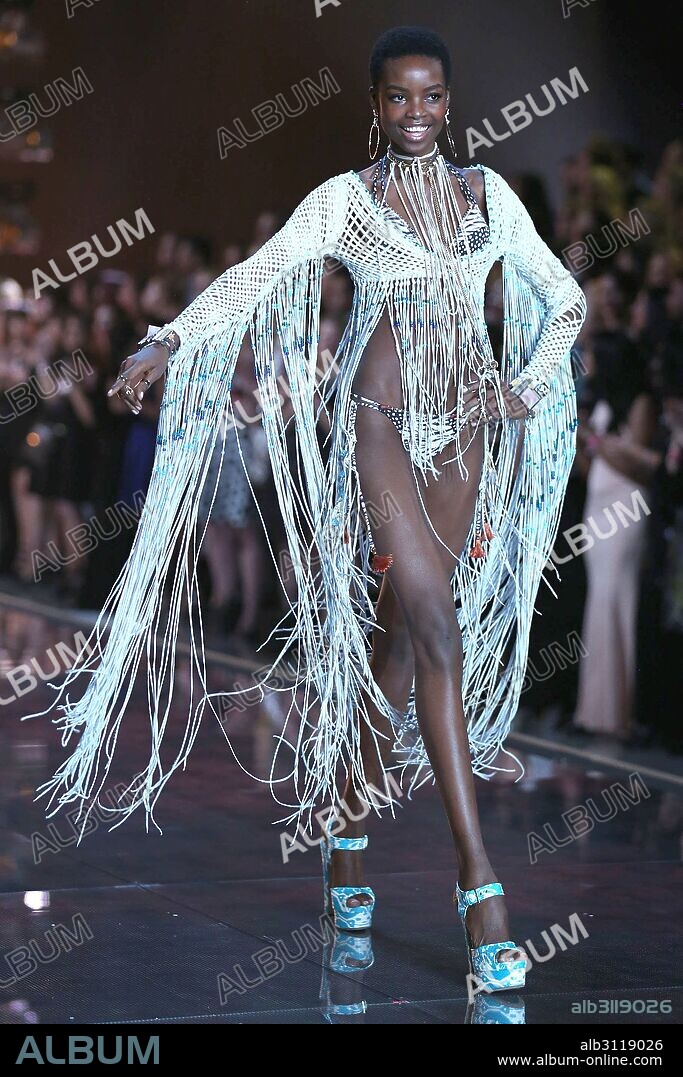 Nov. 10, 2015 - New York, New York, U.S. - MARIA BORGES walks in the Victoria's  Secret Fashion Show 2015 to air December 8th on CBS,.The Lexington Armory,  NYC.November 10, - Album alb3119026