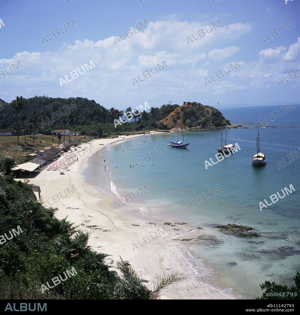 Baia (Bay) de Todos os Santos, near Salvador, Ilha (island)_ dos Frades, Bahia state, Brazil, South America.