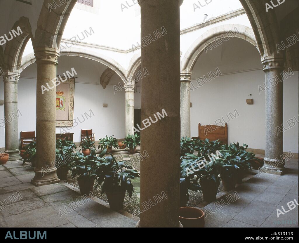 Patio del Palacio de Carvajal, Cáceres.