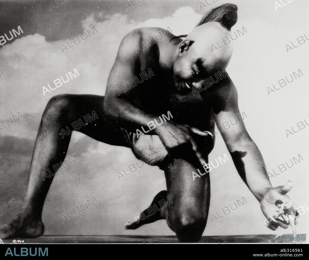 REX INGRAM (ACTOR) y SABU en EL LADRÓN DE BAGDAD, 1940 (THE THIEF OF BAGDAD), dirigida por ALEXANDER KORDA, LUDWIG BERGER, MICHAEL POWELL, TIM WHELAN, WILLIAM CAMERON MENZIES y ZOLTAN KORDA. Copyright KORDA.
