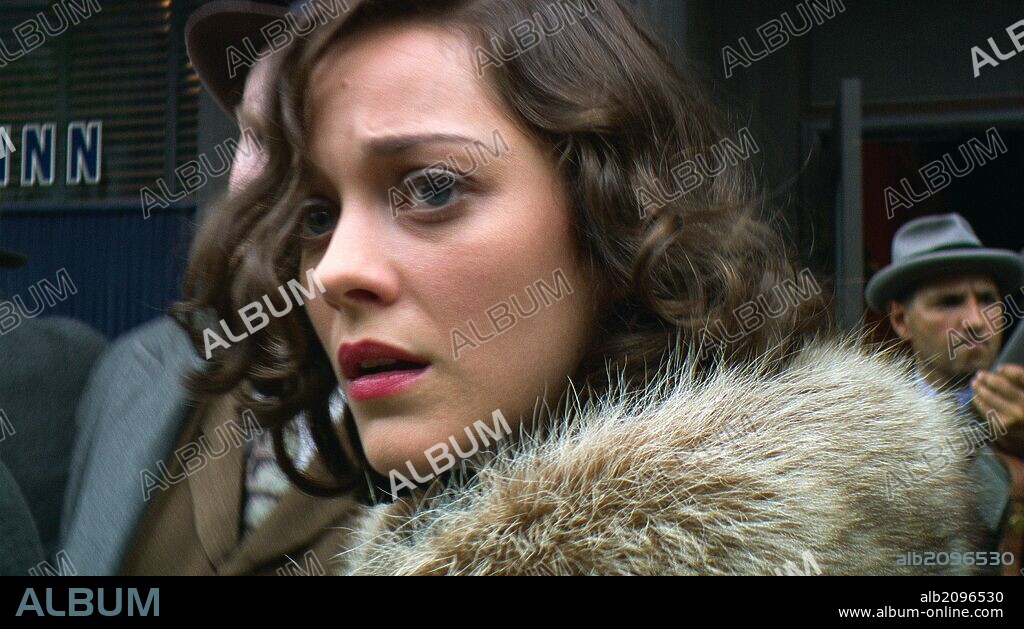 MARION COTILLARD en ENEMIGOS PUBLICOS, 2009 (PUBLIC ENEMIES), dirigida por MICHAEL MANN. Copyright TRIBECA PRODUCTIONS.