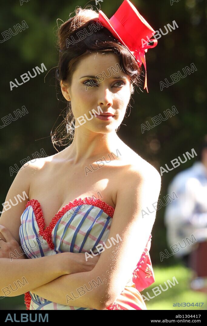 PILAR RUBIO en TENSION SEXUAL NO RESUELTA, 2010, dirigida por MIGUEL ANGEL LAMATA. Copyright AMIGUETES ENTERTAINMENT/BOWFINGER INTERNATIONAL PICTURES.